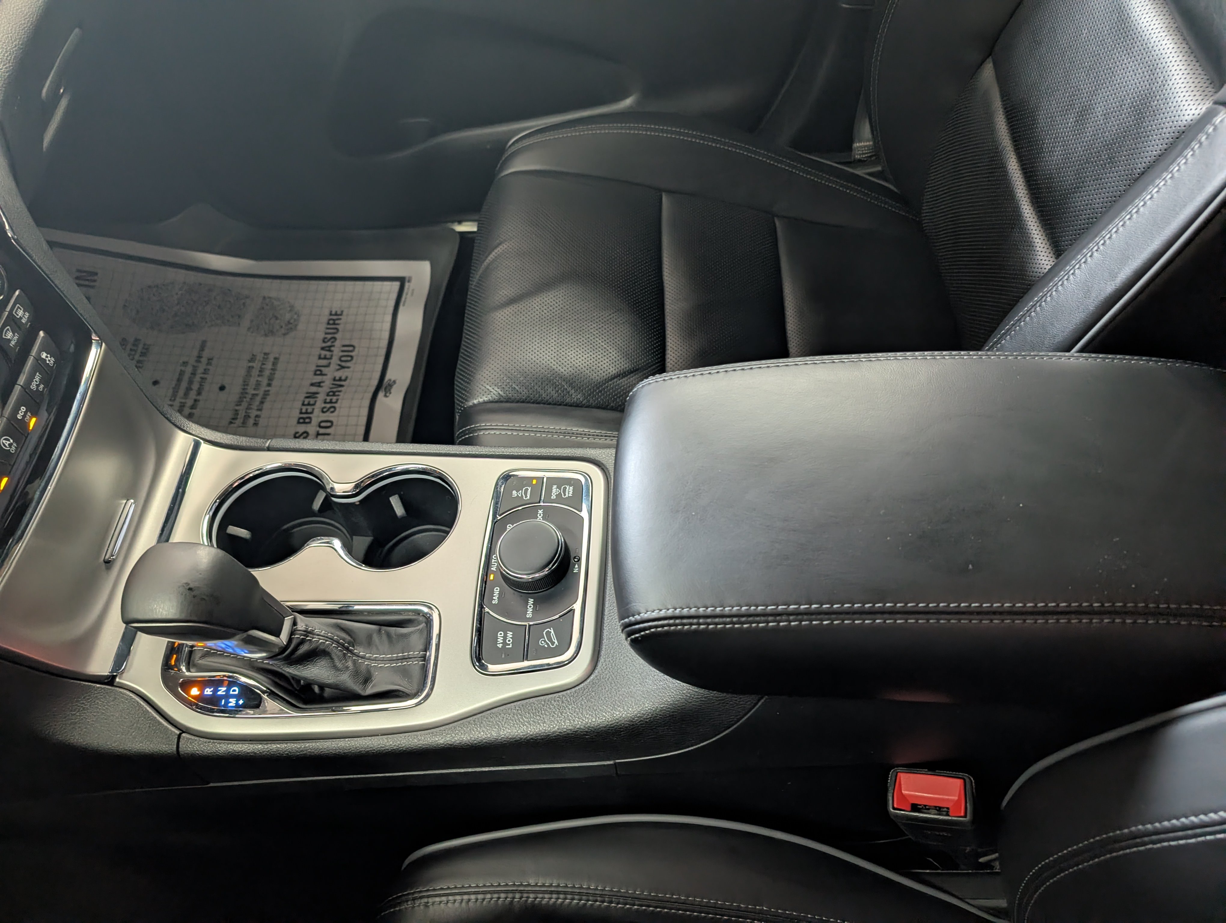 Used 2019 Jeep Grand Cherokee Overland AWD/4WD image 15