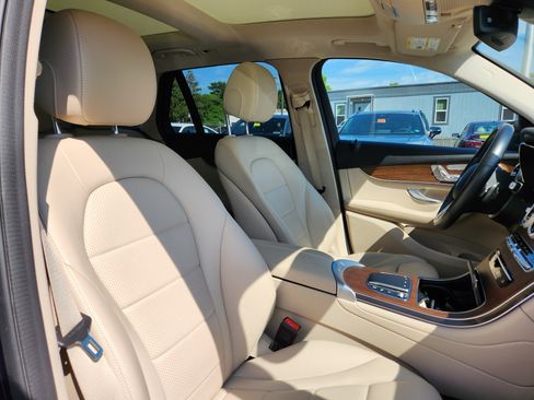 Used 2022 Mercedes-Benz GLC 300 4MATIC image 16