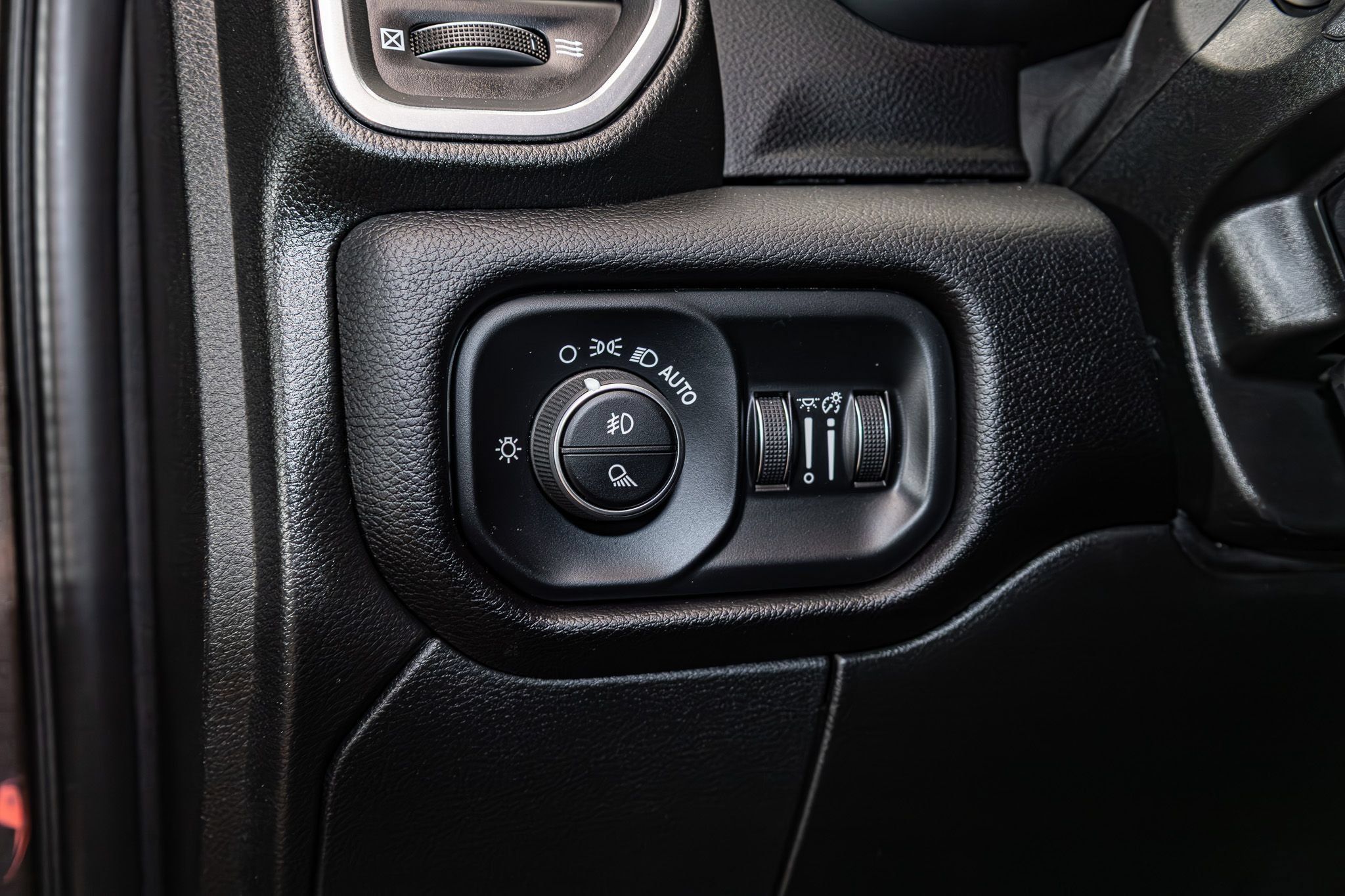 Used 2025 RAM 3500 Laramie AWD/4WD image 17