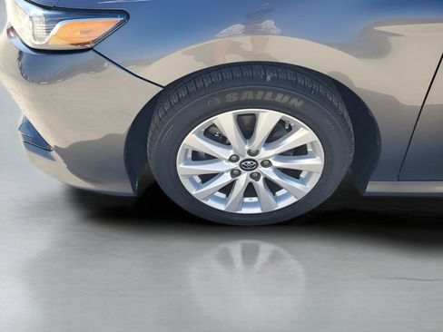 Used 2019 Toyota Camry LE image 17