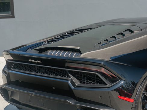 Used 2019 Lamborghini Huracan LP 580-2 image 37