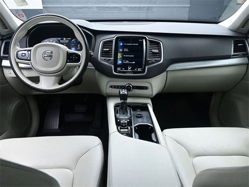 Used 2021 Volvo XC90 T5 Momentum w/ Climate Package image 9