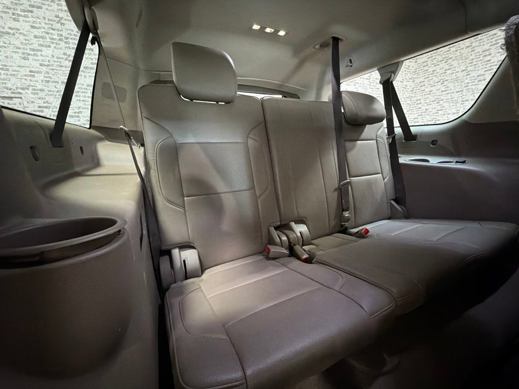 Used 2020 Chevrolet Suburban LT RWD image 14