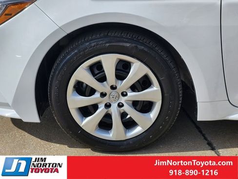 Used 2025 Toyota Corolla LE image 12