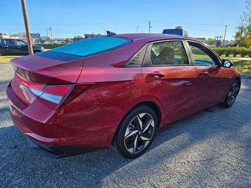 Used 2023 Hyundai Elantra SEL w/ Convenience Package FWD image 8
