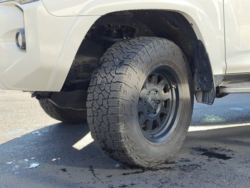 Used 2018 Toyota 4Runner SR5 Premium image 36