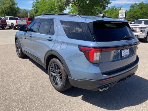 Used 2025 Ford Explorer ST AWD/4WD image 8