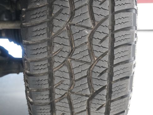 Used 2018 Toyota Tacoma Limited image 28