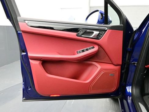 Certified 2025 Porsche Macan S AWD/4WD image 7