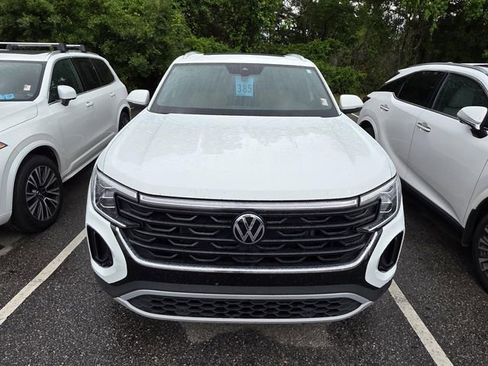 Used 2024 Volkswagen Atlas Cross Sport SE FWD image 2