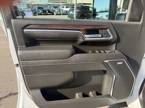 Used 2025 GMC Sierra 2500 SLT w/ SLT Premium Package AWD/4WD image 12