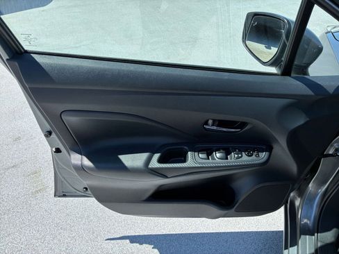Used 2025 Nissan Versa SV FWD image 18