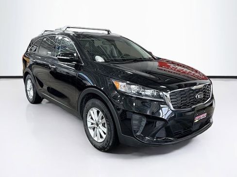 Used 2020 Kia Sorento LX w/ LX I4 Convenience Package image 3