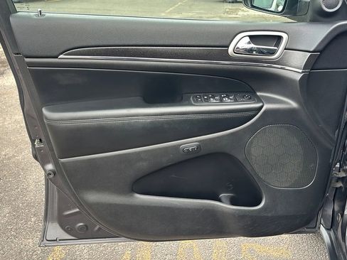 Used 2018 Jeep Grand Cherokee Limited image 8