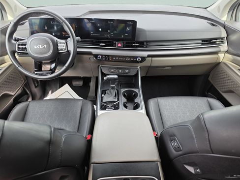 Used 2025 Kia Carnival EX FWD image 16