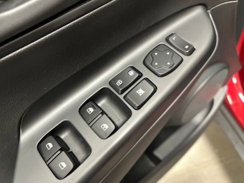 Used 2018 Hyundai Kona SEL image 13