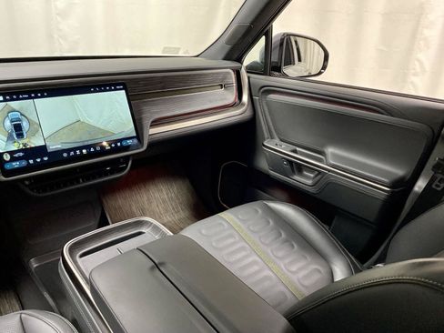Used 2025 Rivian R1S Adventure AWD/4WD image 17