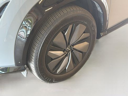 Used 2024 Nissan Ariya AWD image 11