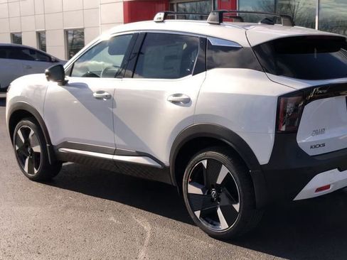 New 2026 Nissan Kicks SR w/ Cold Weather Package AWD/4WD image 6