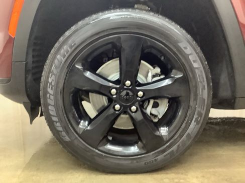 Used 2023 Jeep Grand Cherokee L Laredo AWD/4WD image 27