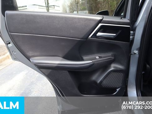 Used 2024 Mitsubishi Outlander SE image 18