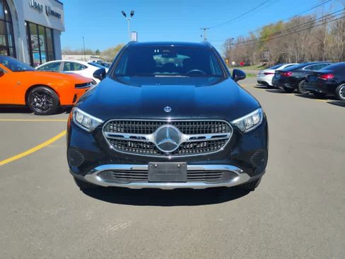Used 2024 Mercedes-Benz GLC 300 4MATIC image 3