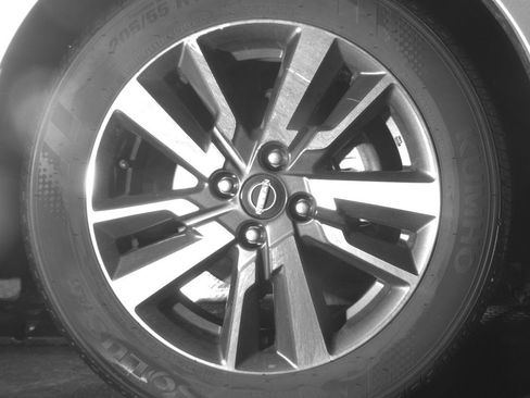 Used 2025 Nissan Versa SV image 13