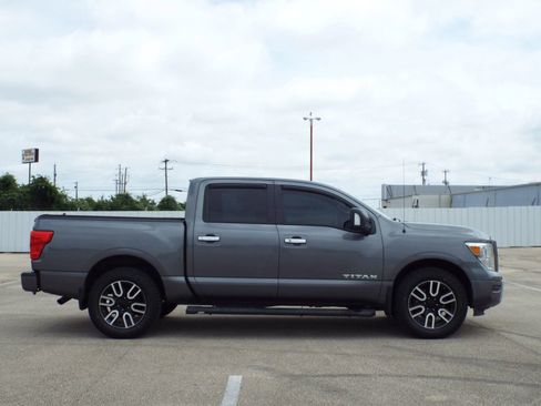Used 2021 Nissan Titan SV w/ SV Convenience Package AWD/4WD image 4