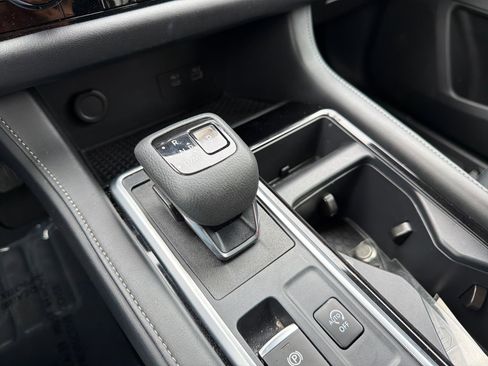 Used 2025 Nissan Pathfinder SV AWD/4WD image 17