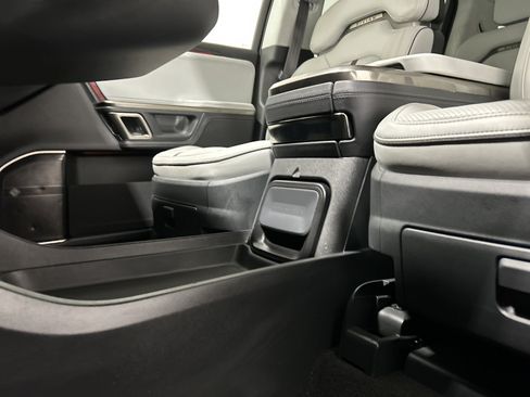 Used 2023 Rivian R1S Adventure AWD/4WD image 32