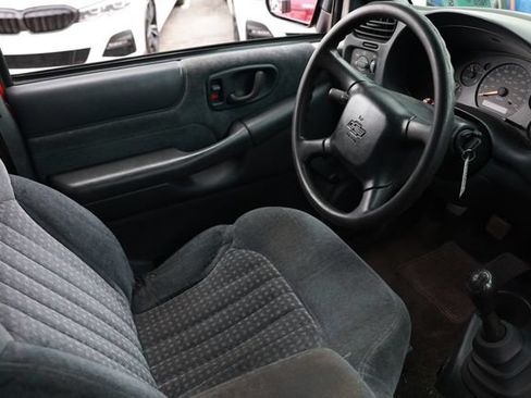 Used 2000 Chevrolet S10 Pickup LS w/ Preferred Equipment Group RWD image 17