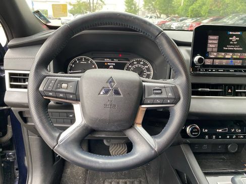Used 2022 Mitsubishi Outlander SE AWD/4WD image 10