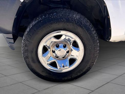 Used 2019 Toyota Tacoma SR image 10