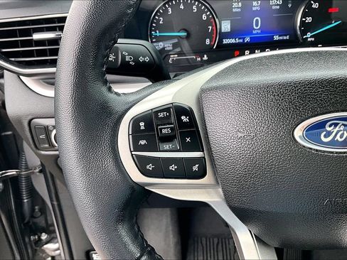 Used 2023 Ford Explorer XLT w/ Equipment Group 202A AWD/4WD image 17