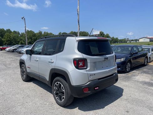 Used 2017 Jeep Renegade Trailhawk AWD/4WD image 3