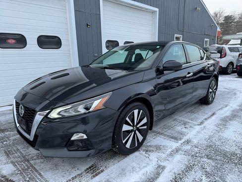 Used 2021 Nissan Altima 2.5 SL image 1