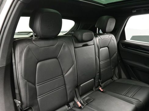 Certified 2023 Porsche Cayenne AWD/4WD image 27