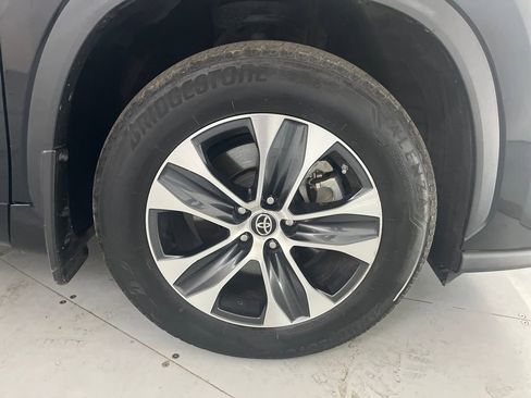 Used 2023 Toyota Highlander XSE image 18