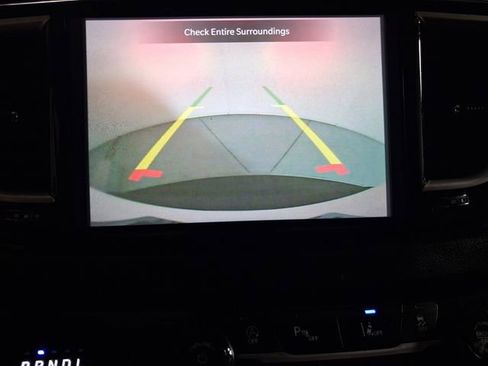Used 2024 Chrysler Pacifica Touring-L FWD image 21