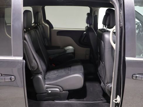 Used 2018 Dodge Grand Caravan SXT FWD image 22