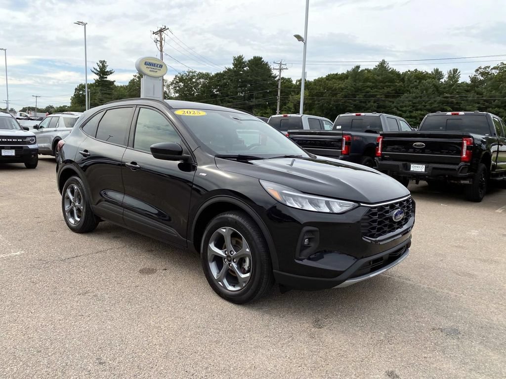 Used 2025 Ford Escape ST-Line Select AWD/4WD image 1