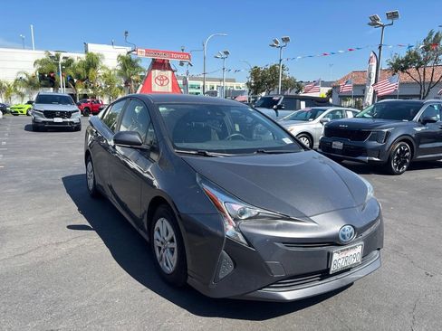 Used 2018 Toyota Prius One w/ Carpet Mat Package FWD image 2