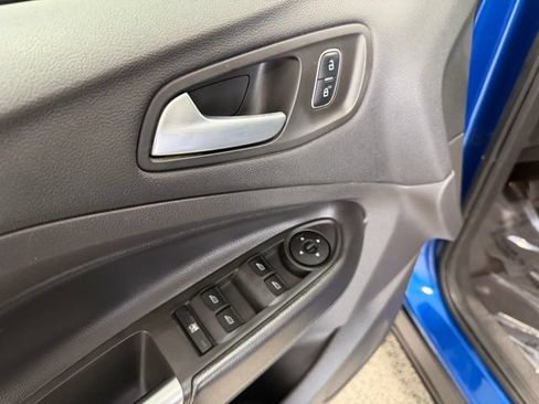 Used 2017 Ford Escape SE FWD image 9