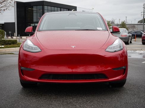 Used 2023 Tesla Model Y Performance image 3