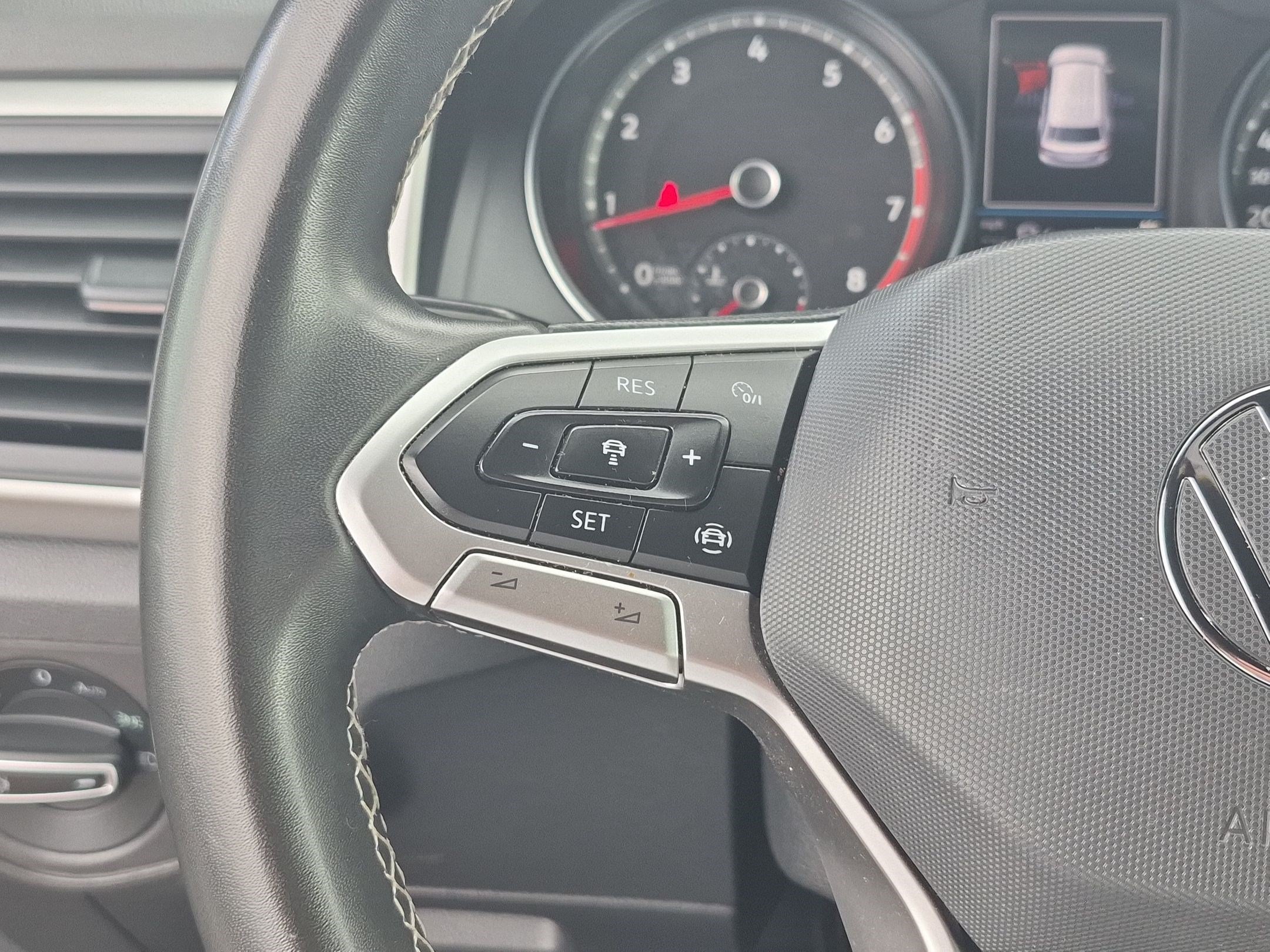 Used 2021 Volkswagen Atlas Cross Sport SE AWD/4WD image 19
