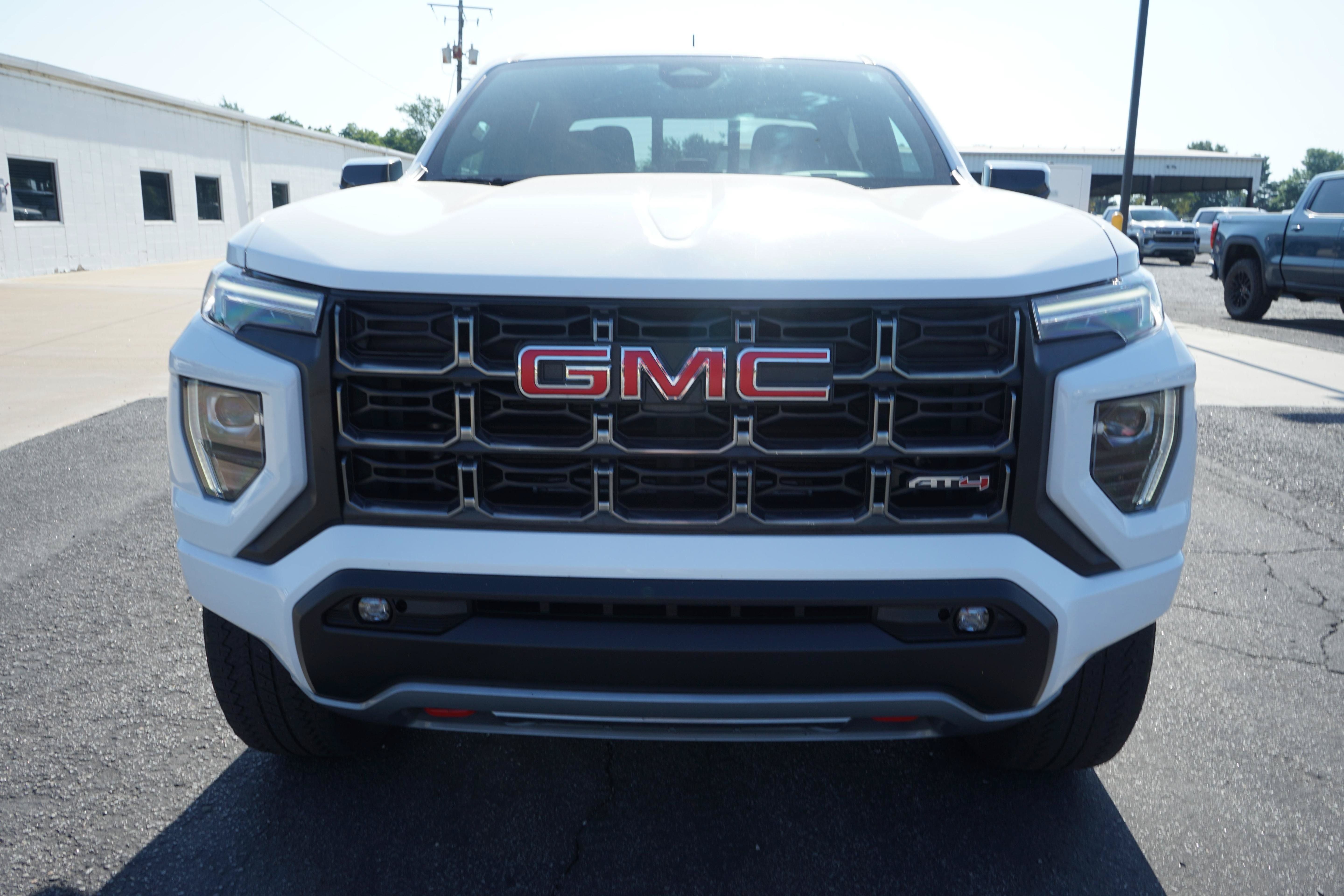 Used 2023 GMC Canyon AT4 w/ AT4 Premium Package AWD/4WD image 8