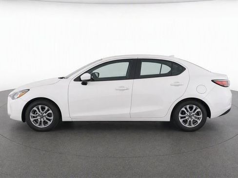 Used 2017 Toyota Yaris iA FWD image 7
