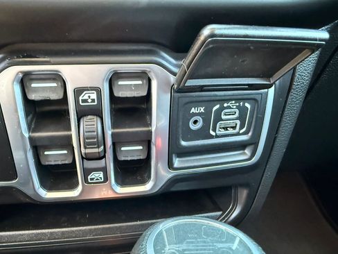 Used 2020 Jeep Gladiator Sport w/ Quick Order Package 24S AWD/4WD image 33
