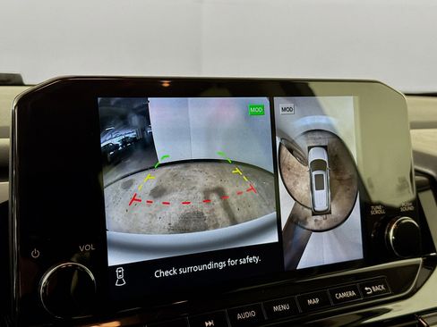 Used 2023 Nissan Pathfinder SL w/ SL Premium Package image 16