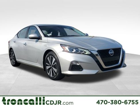 Used 2021 Nissan Altima 2.5 SV w/ SV Premium Package image 1